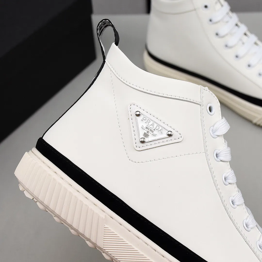 PRADA [Prada] high-top sports and casual shoes. Men's shoes 💰440💰. The upper is made of cowhide, sheepskin lining, rubber outsole, comfortable on the feet, men's size 38-44, choose according to your usual wearing size.